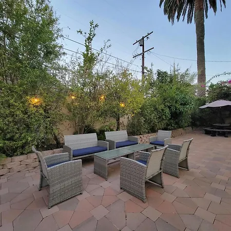 3 Bedroom Guest Suite First Floor Unit With Nice Patio Area Right Next To The Mrc Hotel 10 Minutes From Rodeo Drive Washer Dryer Wifi And More